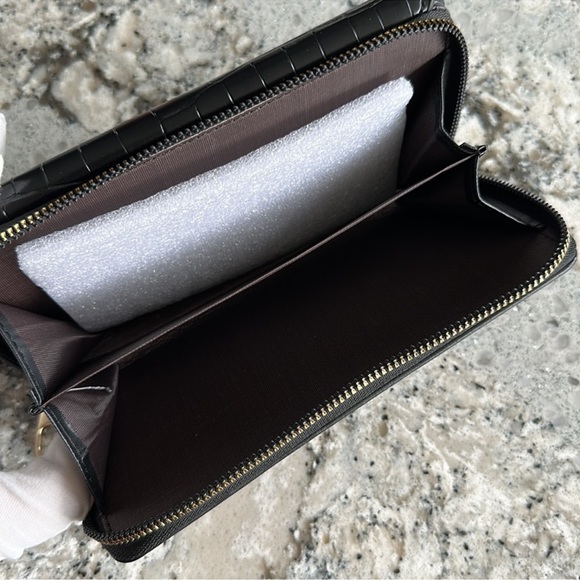 NWT Boutique Crocodile embossed vegan leather zippy wallet - Picture 5 of 12